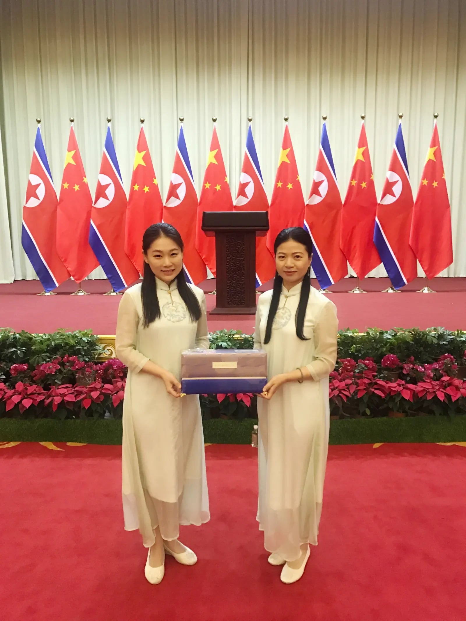 国缤茶礼赠朝鲜最高领导人金正恩